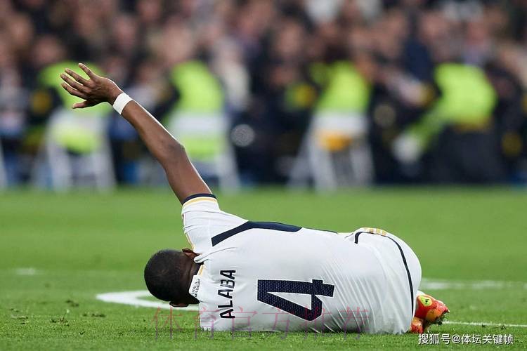 阿斯:阿拉巴已成皇马后防领袖 预计不会再踢边卫